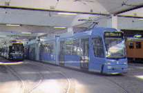 TW 2211 im Bhf. 2