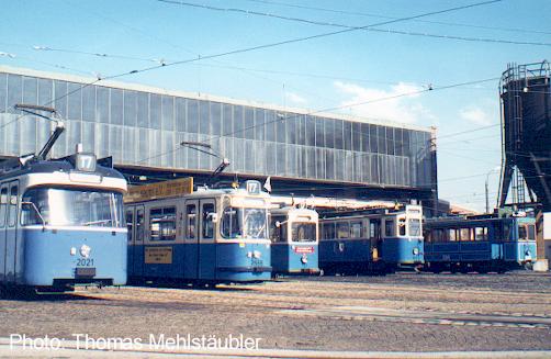 Tramparade auf Gleisvorfeld